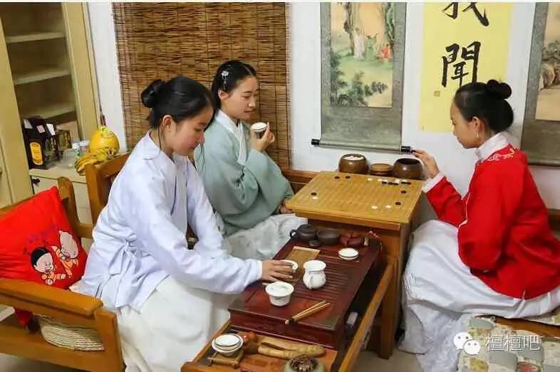 檀檀:想看美女下棋,想提高棋力、想应聘围棋老师请进。