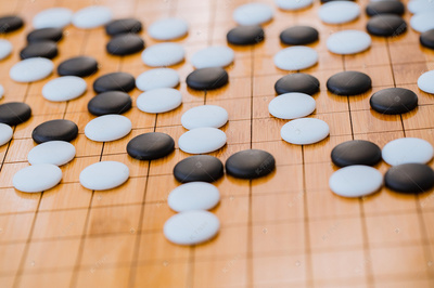 围棋棋盘上的走棋布局高清大图